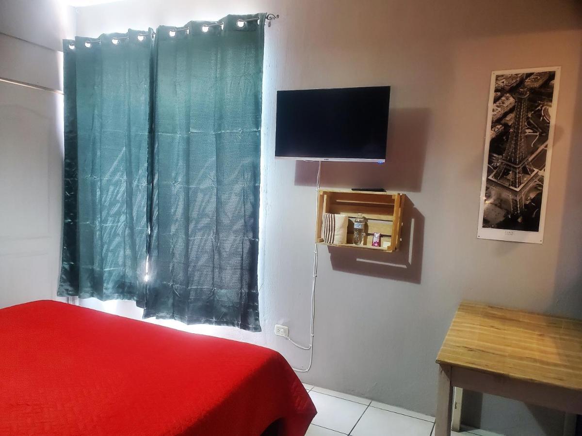 Hostal De Lucca Guatemala City Bagian luar foto