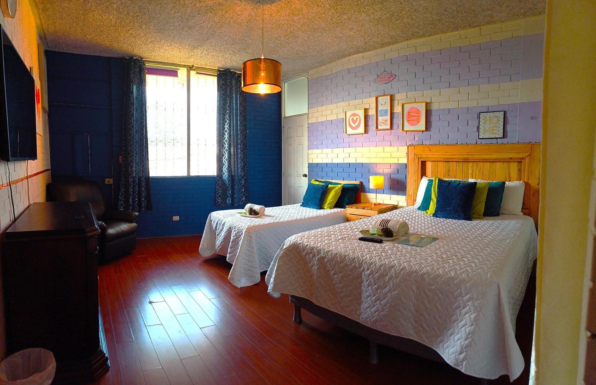 Hostal De Lucca Guatemala City Bagian luar foto
