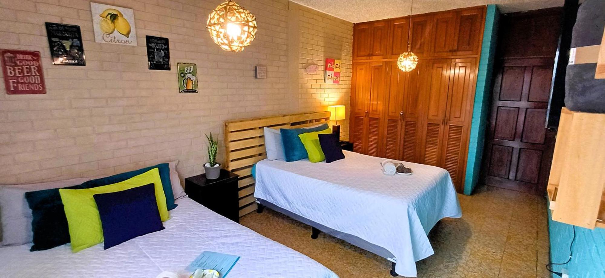 Hostal De Lucca Guatemala City Bagian luar foto