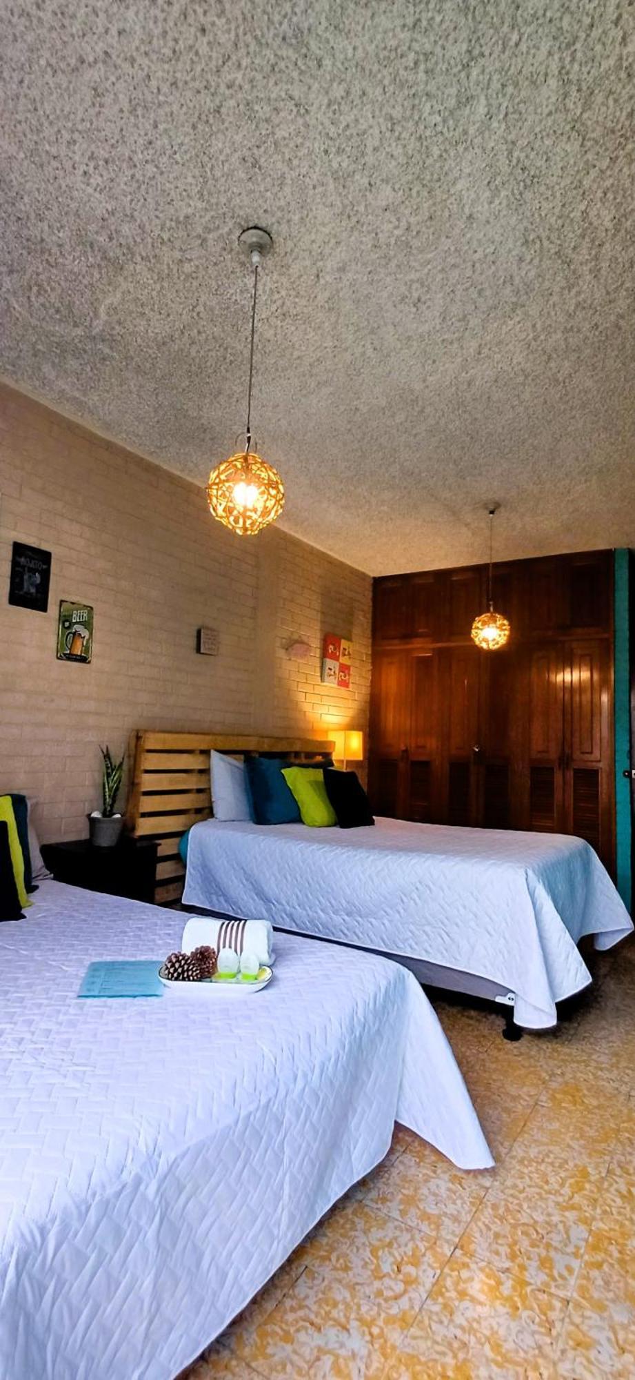 Hostal De Lucca Guatemala City Bagian luar foto