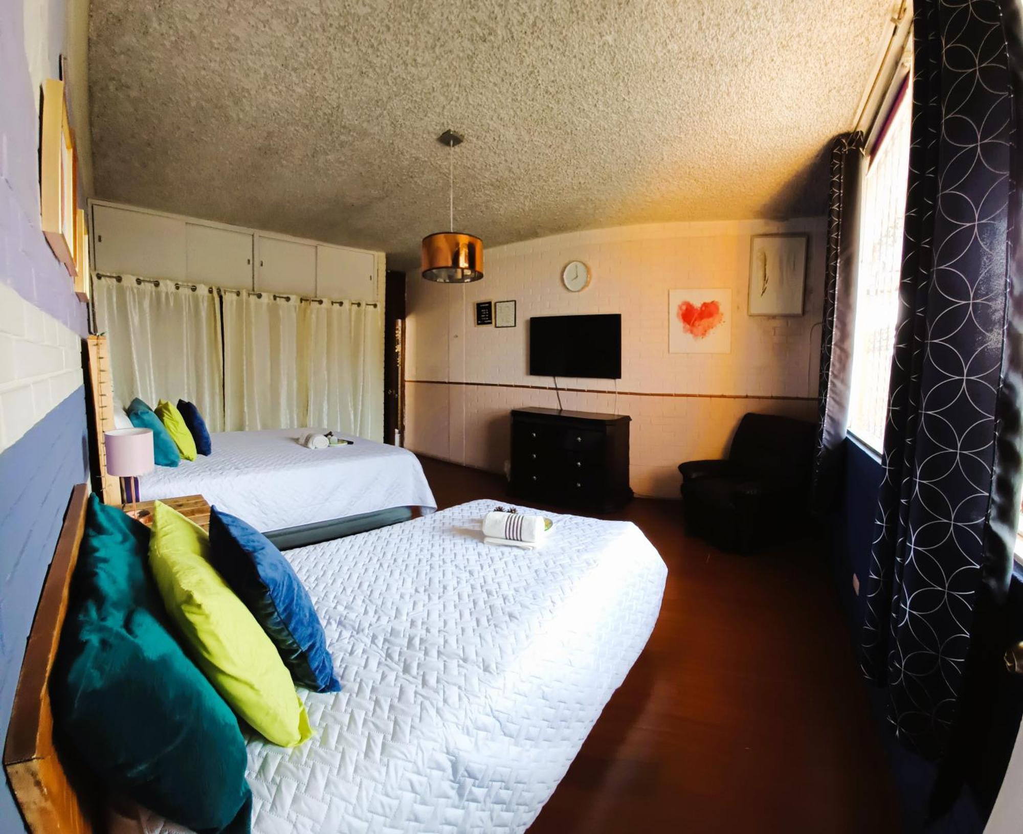 Hostal De Lucca Guatemala City Bagian luar foto