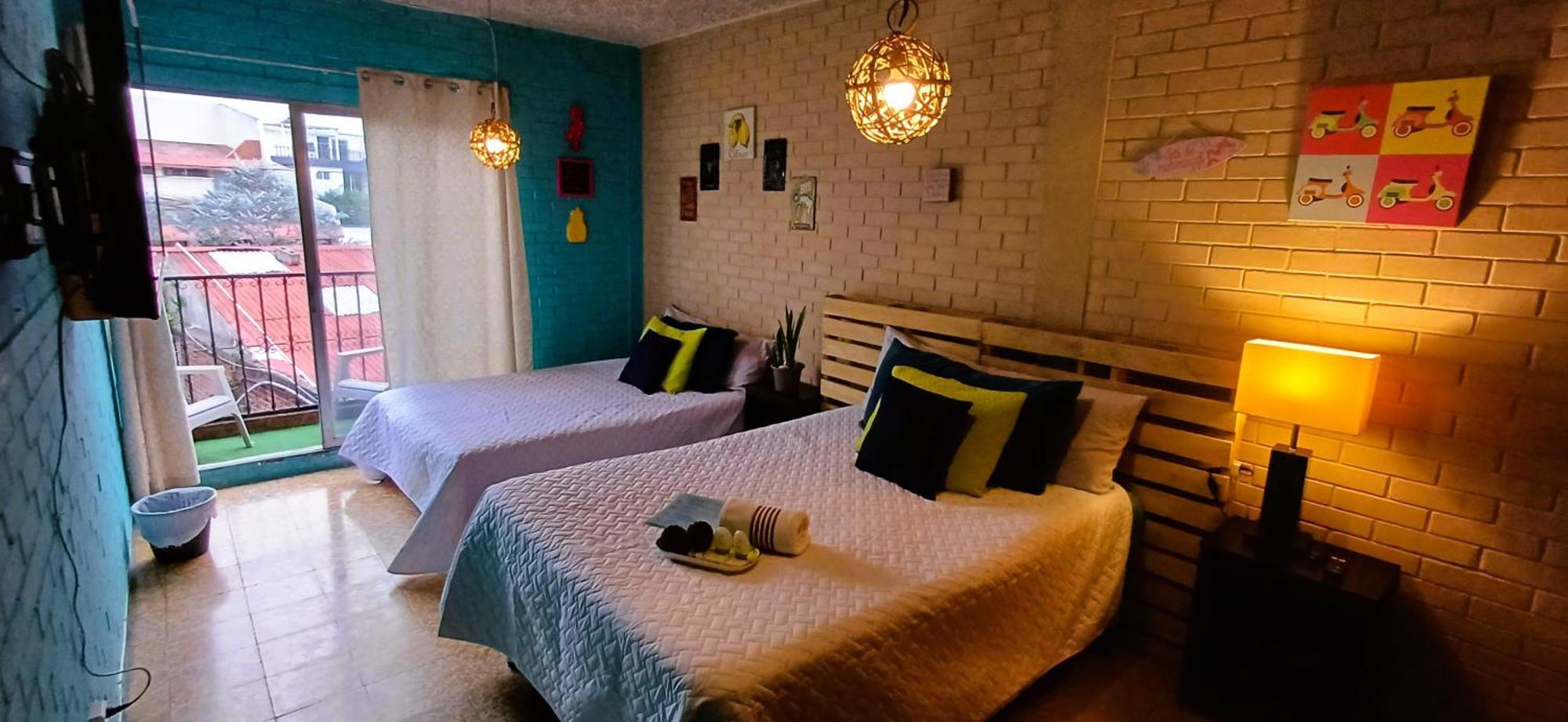 Hostal De Lucca Guatemala City Bagian luar foto