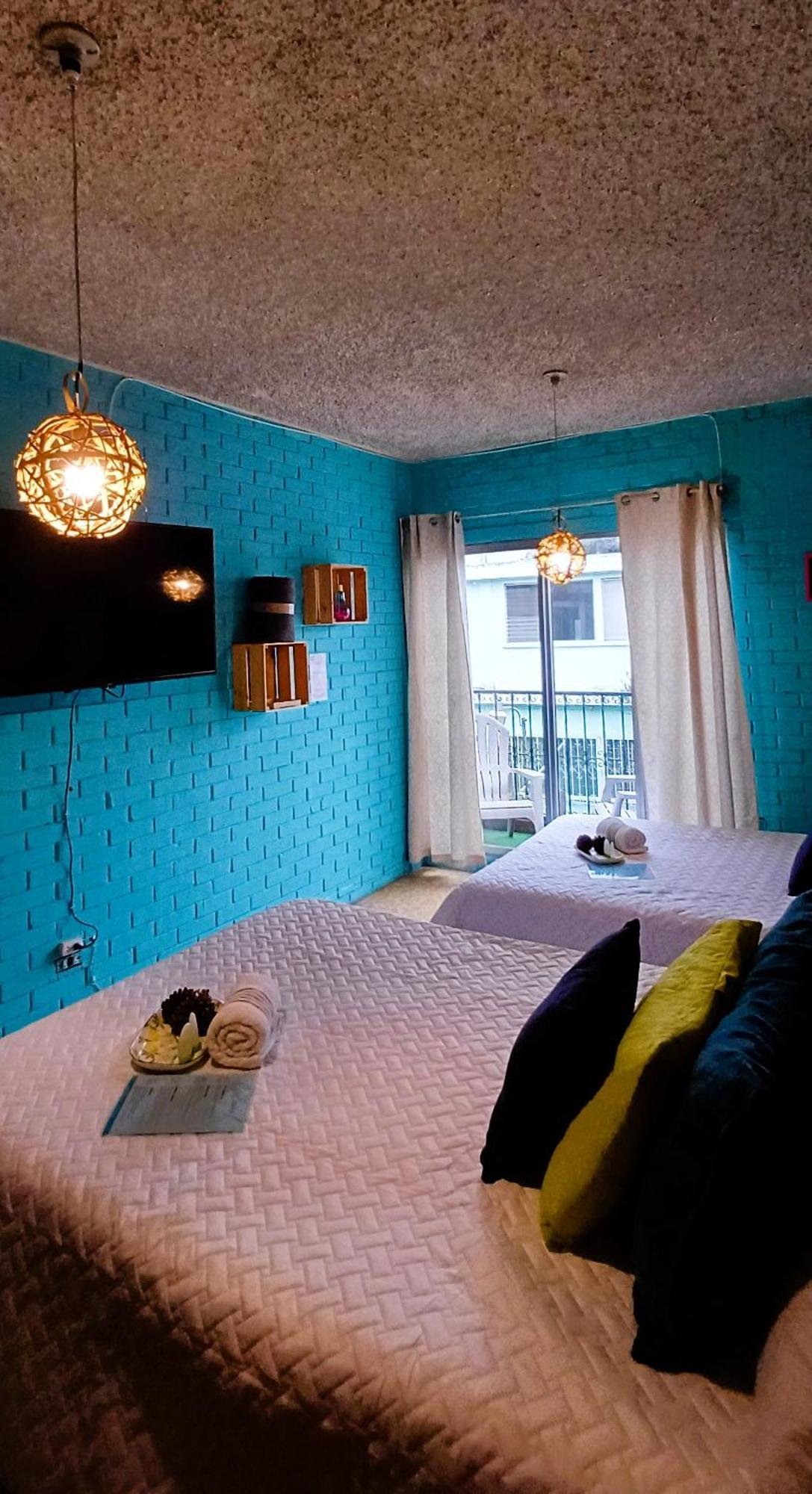 Hostal De Lucca Guatemala City Bagian luar foto