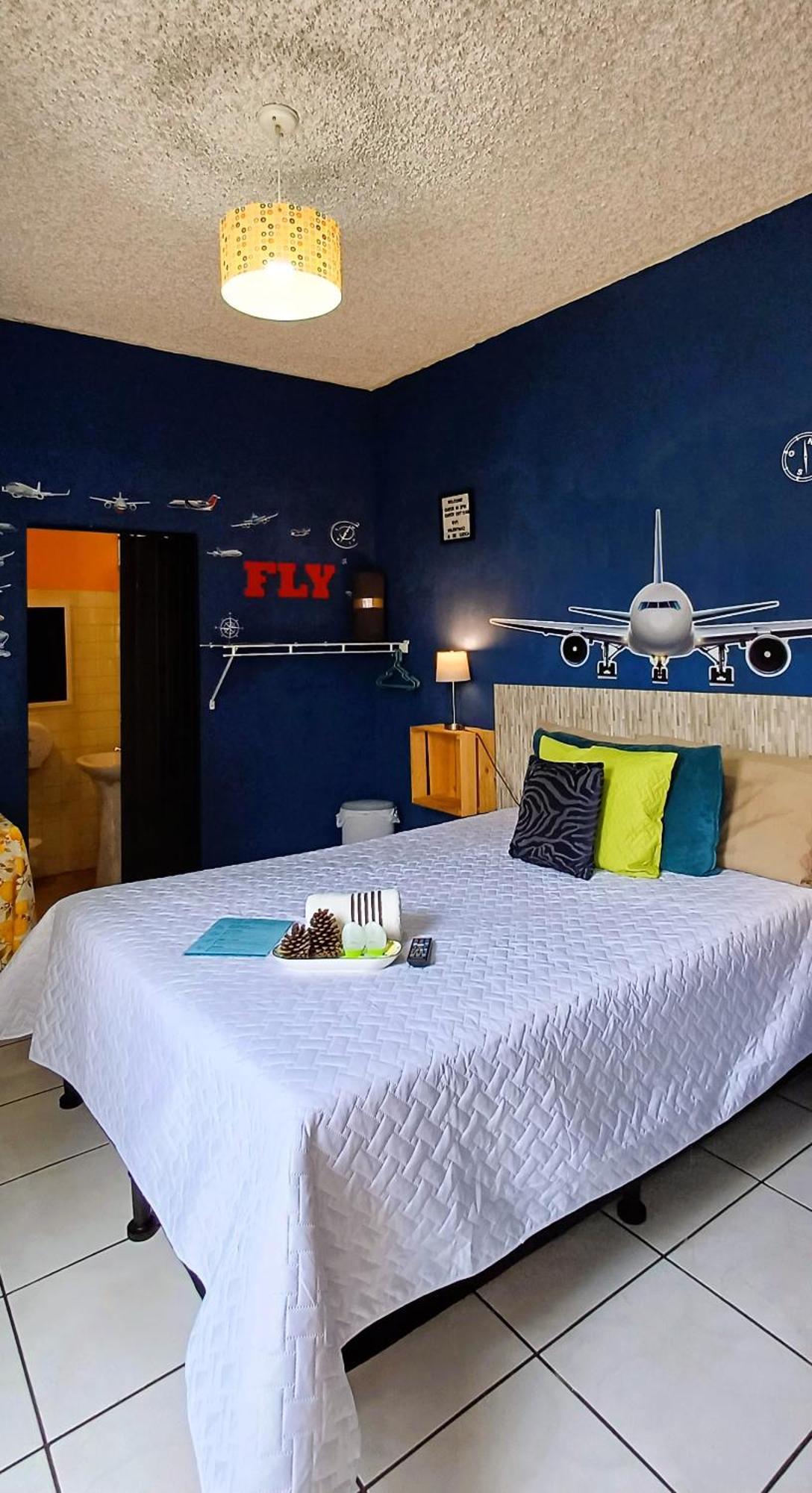 Hostal De Lucca Guatemala City Bagian luar foto