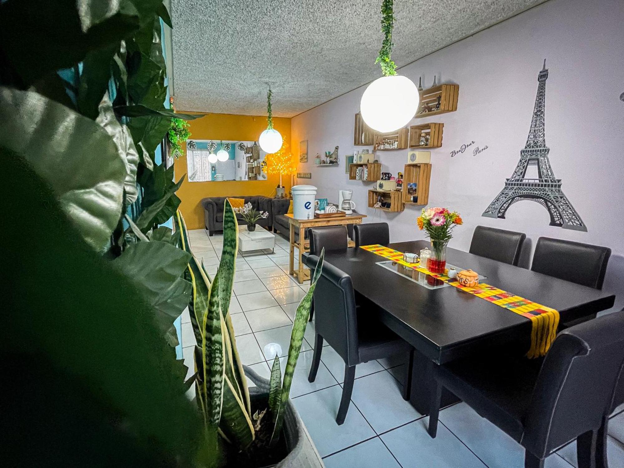 Hostal De Lucca Guatemala City Bagian luar foto